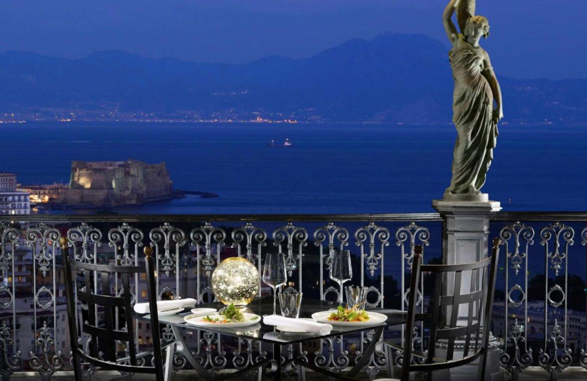 B&B I Borboni Napels Buitenkant foto